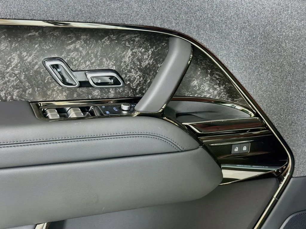 New 2026 Fuji White Land Rover Dynamic SE image 18