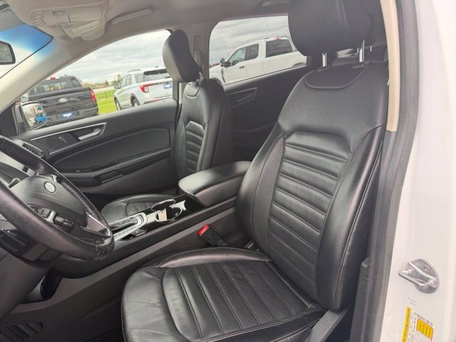 Used 2018 Oxford White Ford SEL image 10