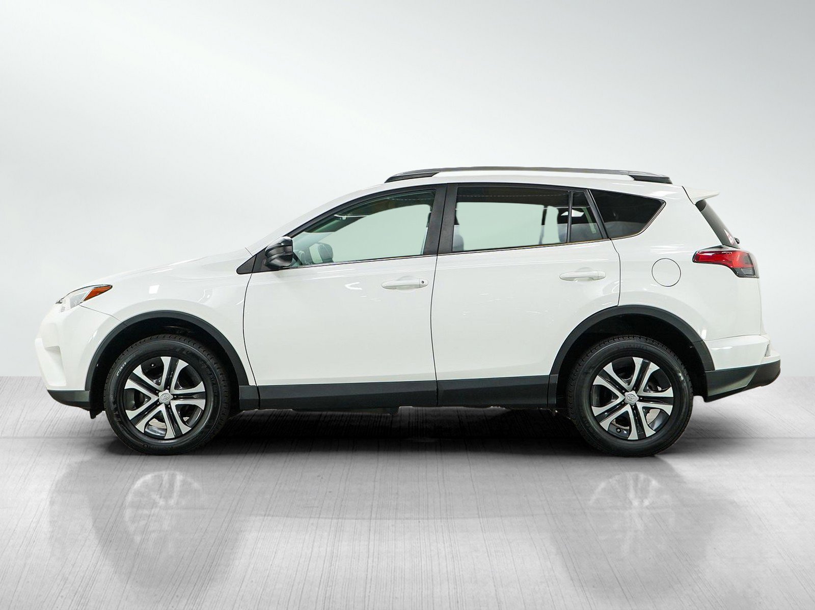 Used 2018 Toyota RAV4 LE with VIN 2T3BFREV8JW698841 for sale in South Saint Paul, Minnesota