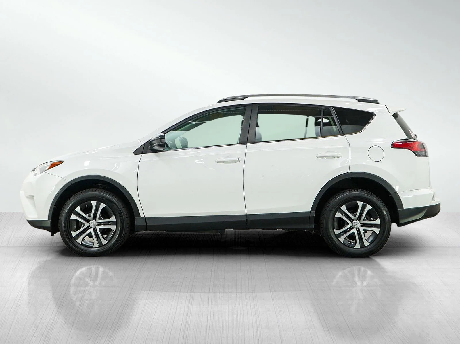 Used 2018 Toyota RAV4 LE with VIN 2T3BFREV8JW698841 for sale in South Saint Paul, Minnesota