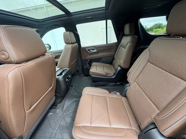 Used 2022 Iridescent Pearl Tricoat Chevrolet High Country image 28