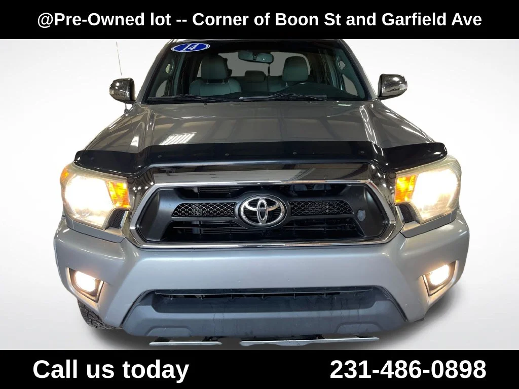 Used 2014  Toyota Base image 8