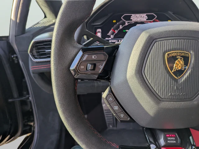 Used 2023 Black Lamborghini Base image 24