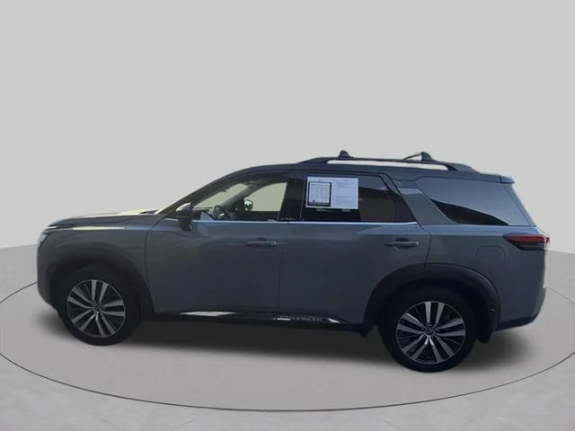 Used 2022 Gray Nissan Platinum image 9