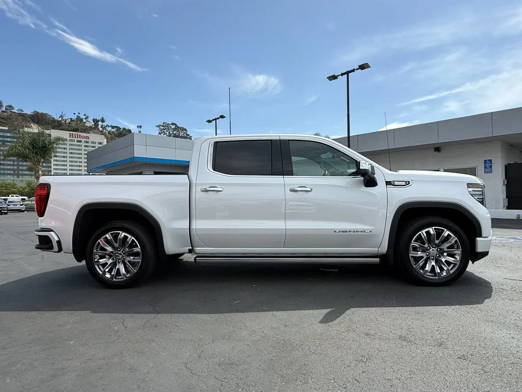 Used 2024 White Frost Tricoat GMC Denali image 6
