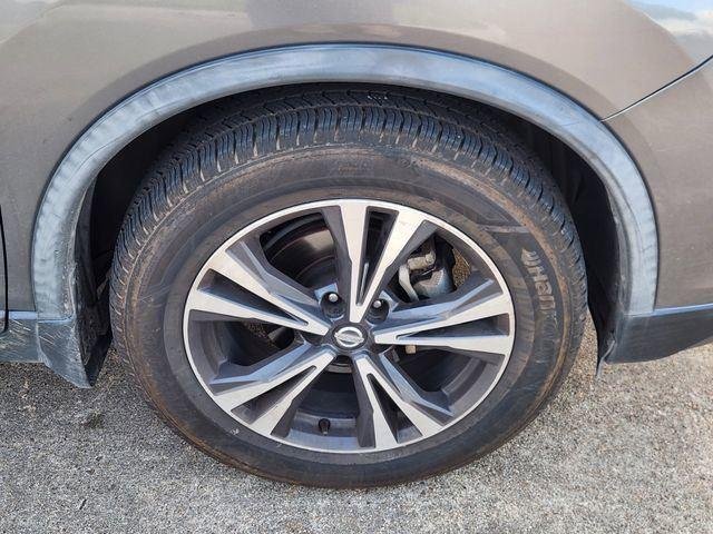 Used 2017 Gray Nissan SL image 3