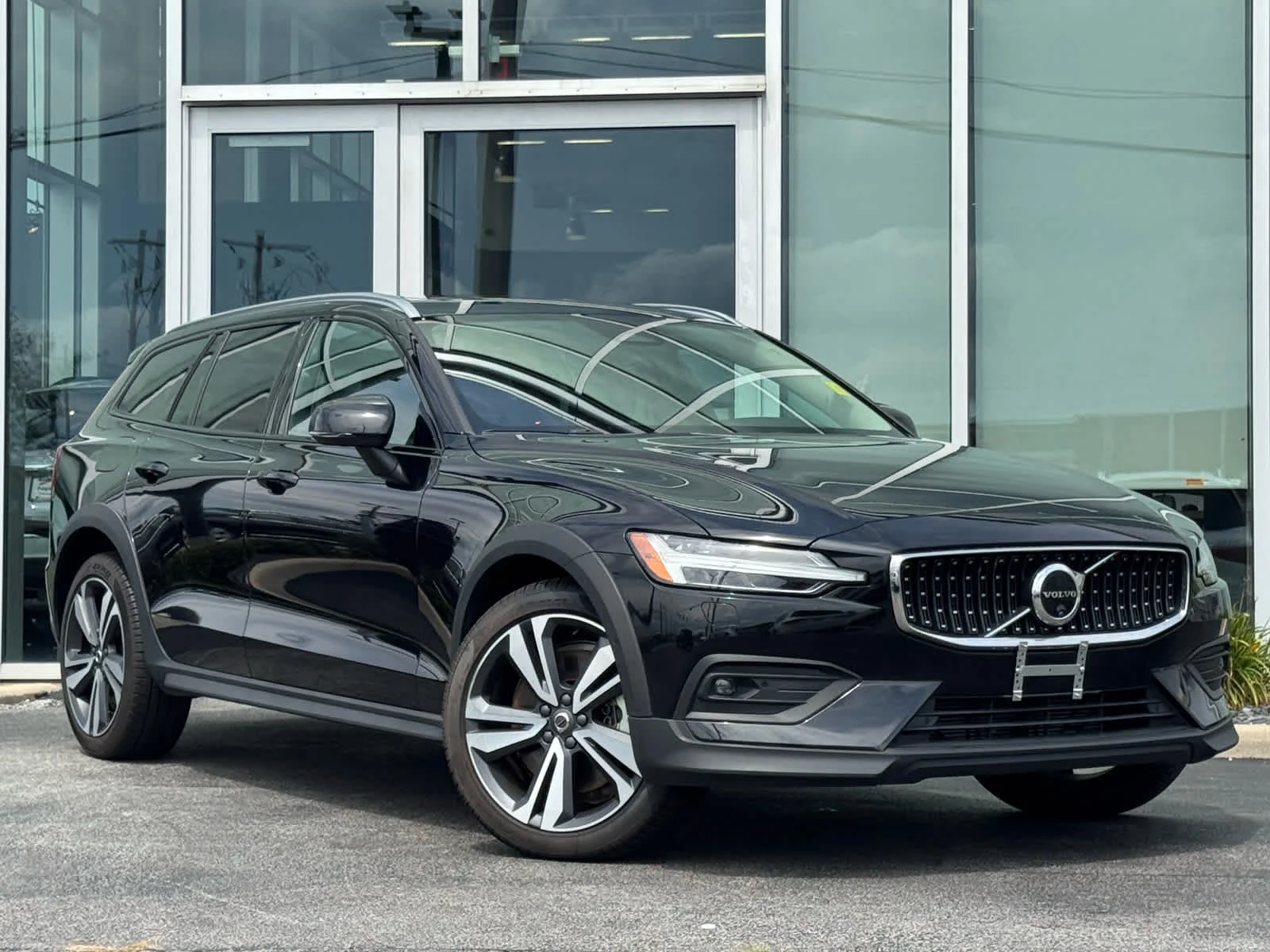 2025 Volvo V60 Cross Country