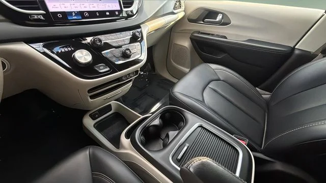 Used 2024 White Chrysler Touring L image 14
