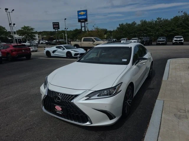 Used 2025 White Lexus 350 image 6