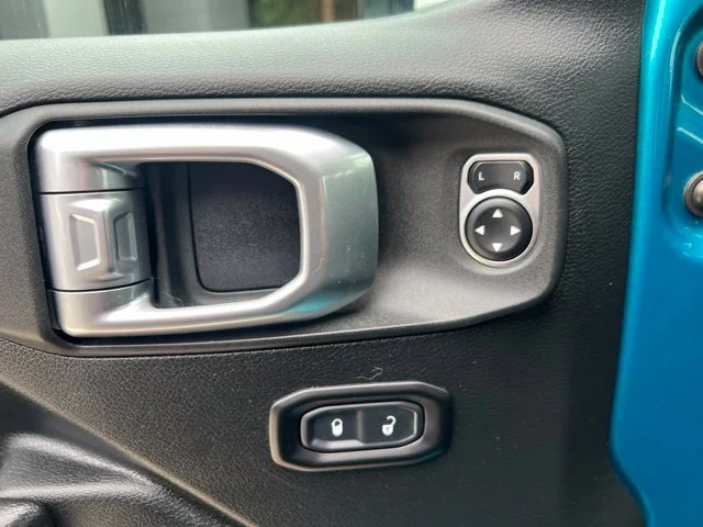 Used 2020  Jeep Unlimited Sport S image 12