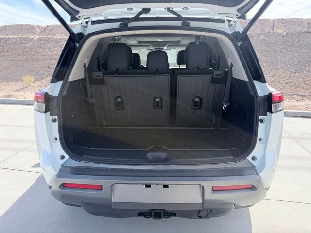 New 2026 Everest White Pearl TriCoat Nissan Platinum image 41