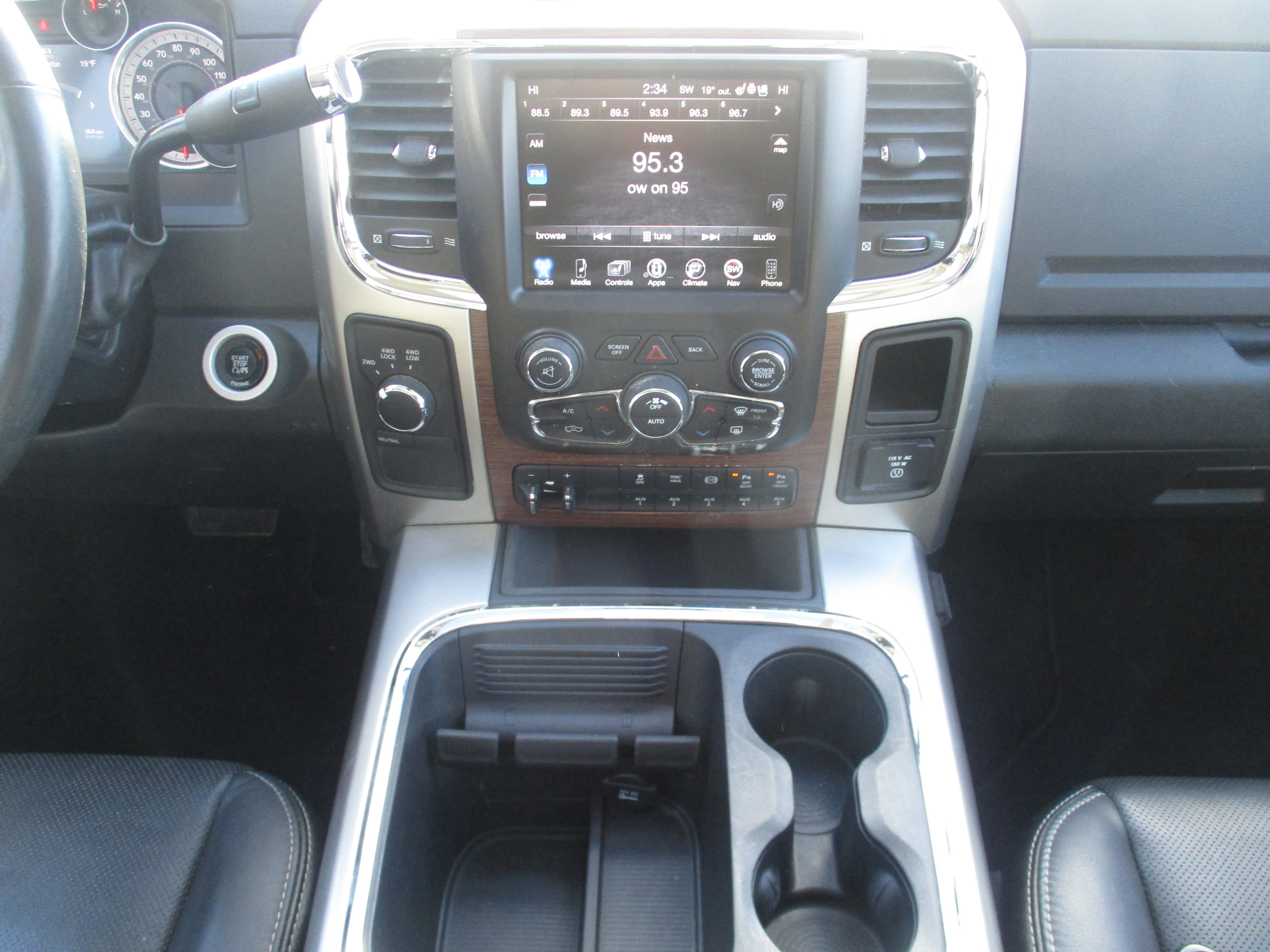 Used 2016 Brilliant Black Crystal Pearlcoat Ram Laramie image 48
