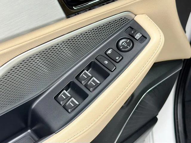 Used 2025 White Acura Base image 17