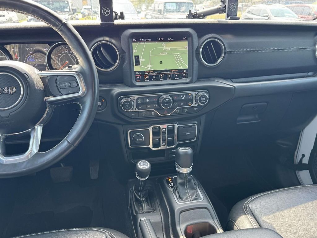 Used 2019 White Jeep Unlimited Sahara image 3