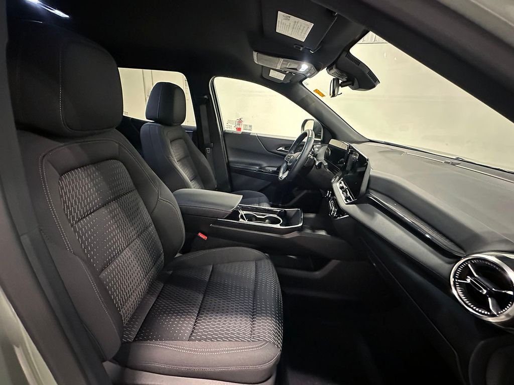 Used 2025 Green Chevrolet LT image 25