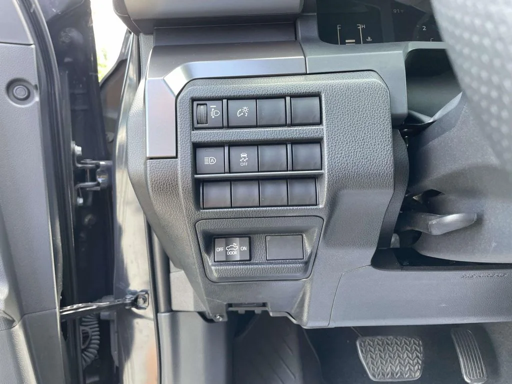 2024 Toyota Tacoma SR5 - Photo 10