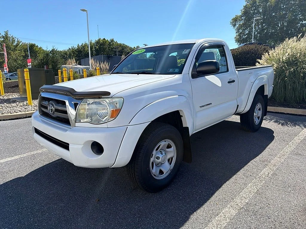 Used 2009 White Toyota Base image 2