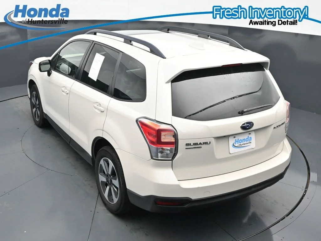 Used 2018 Crystal White Pearl Subaru 2.5i Premium image 19