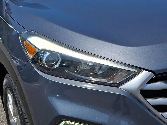 Used 2017 Gray Hyundai SE image 10