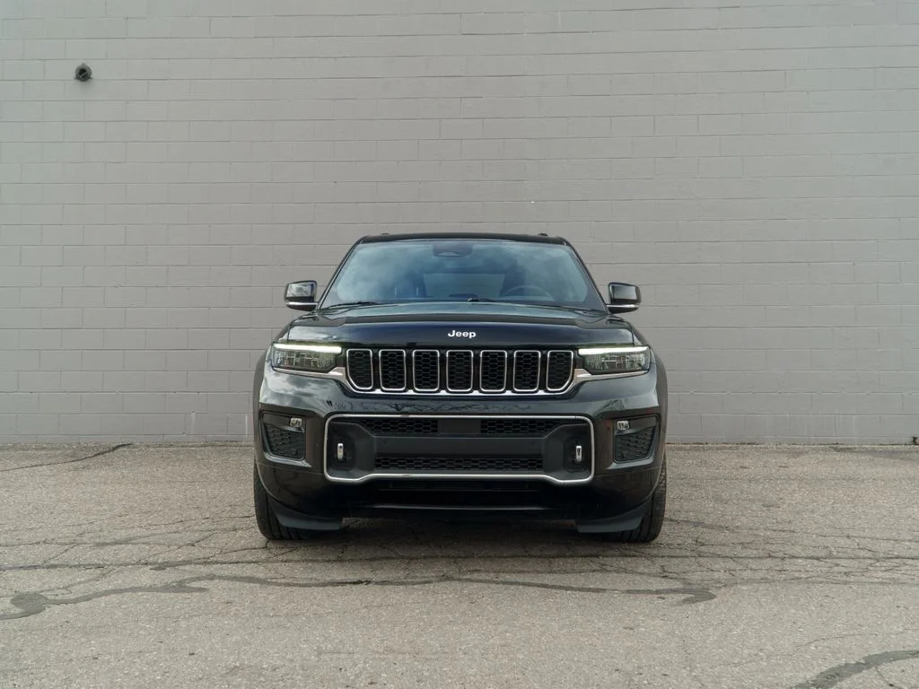 Used 2023 Black Jeep Overland image 10
