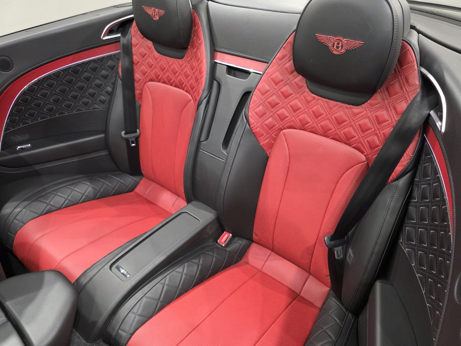 Used 2023 Beluga Bentley GT Azure image 12