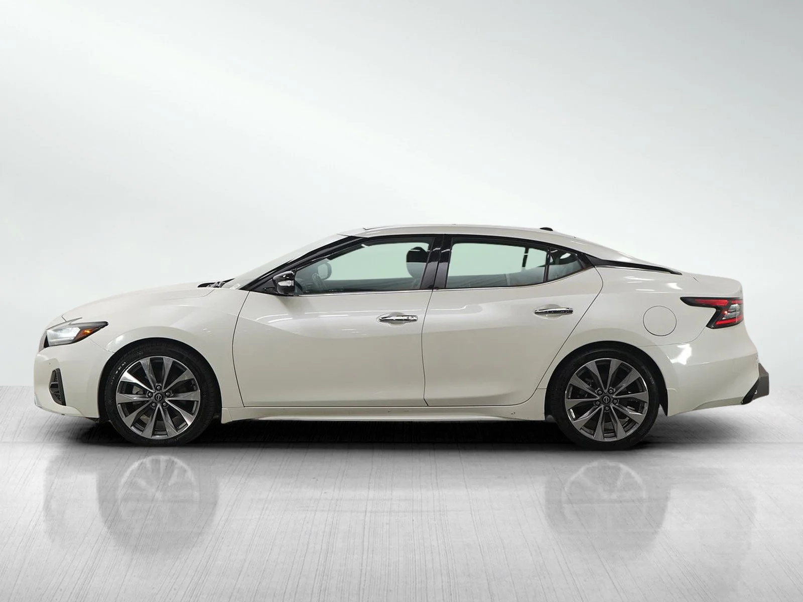 Used 2023 Nissan Maxima Platinum with VIN 1N4AA6FV7PC501540 for sale in Wayzata, Minnesota