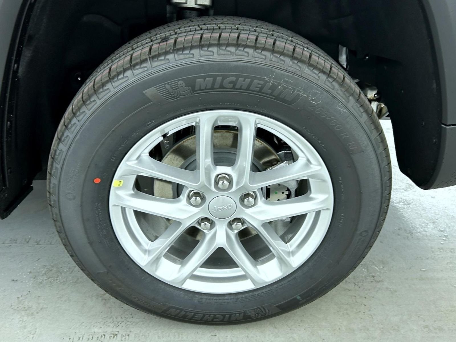 New 2026 Silver Zynith Exterior Paint Jeep Laredo X image 23