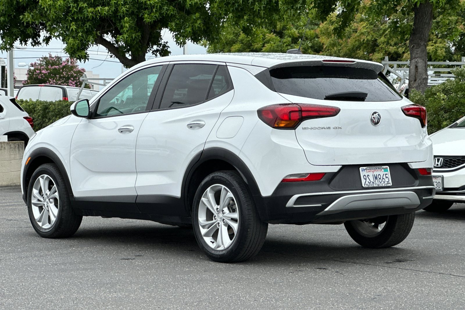 Used 2021 Summit White Buick Preferred image 6