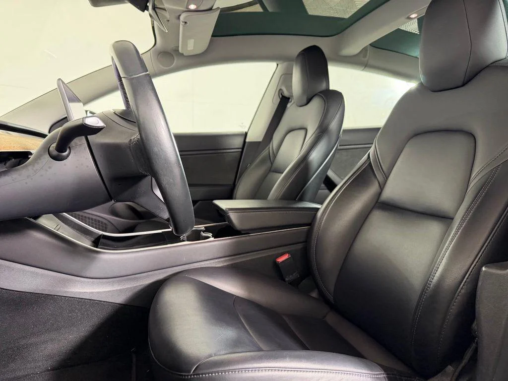 Used 2019 Solid Black Tesla Mid Range image 6