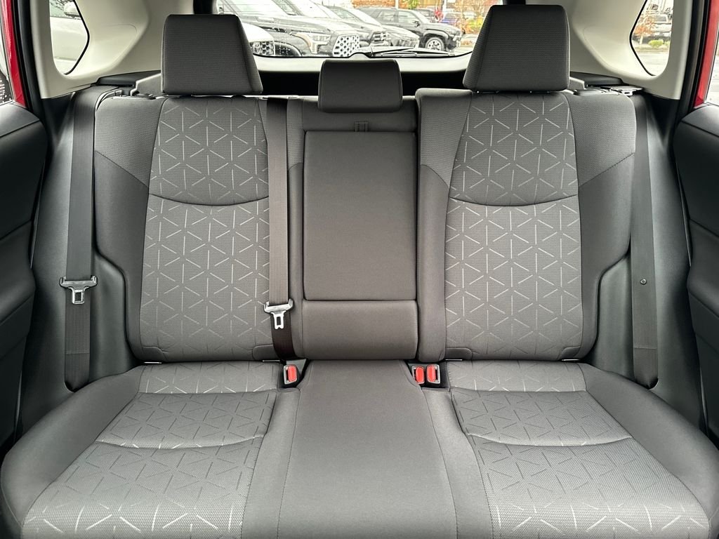 2025 Toyota RAV4 XLE - Photo 24