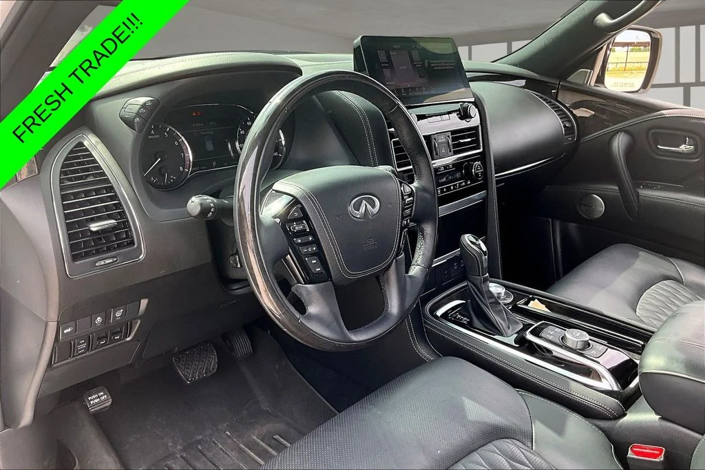 Used 2024 White INFINITI Sensory image 16
