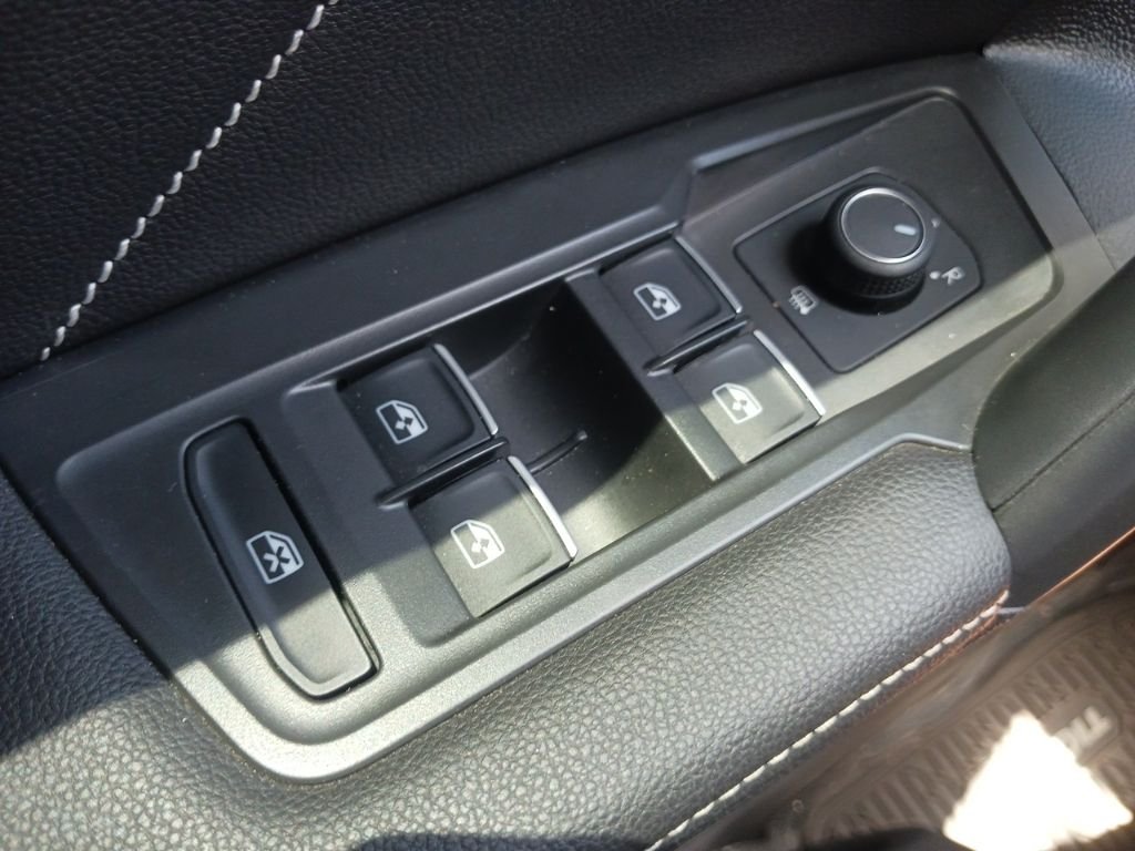 2022 Volkswagen Tiguan SE - Photo 28
