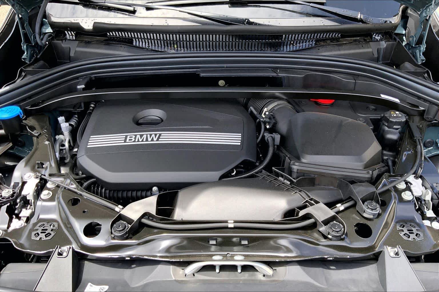 New 2026 Cape York Green Metallic BMW xDrive28i image 16