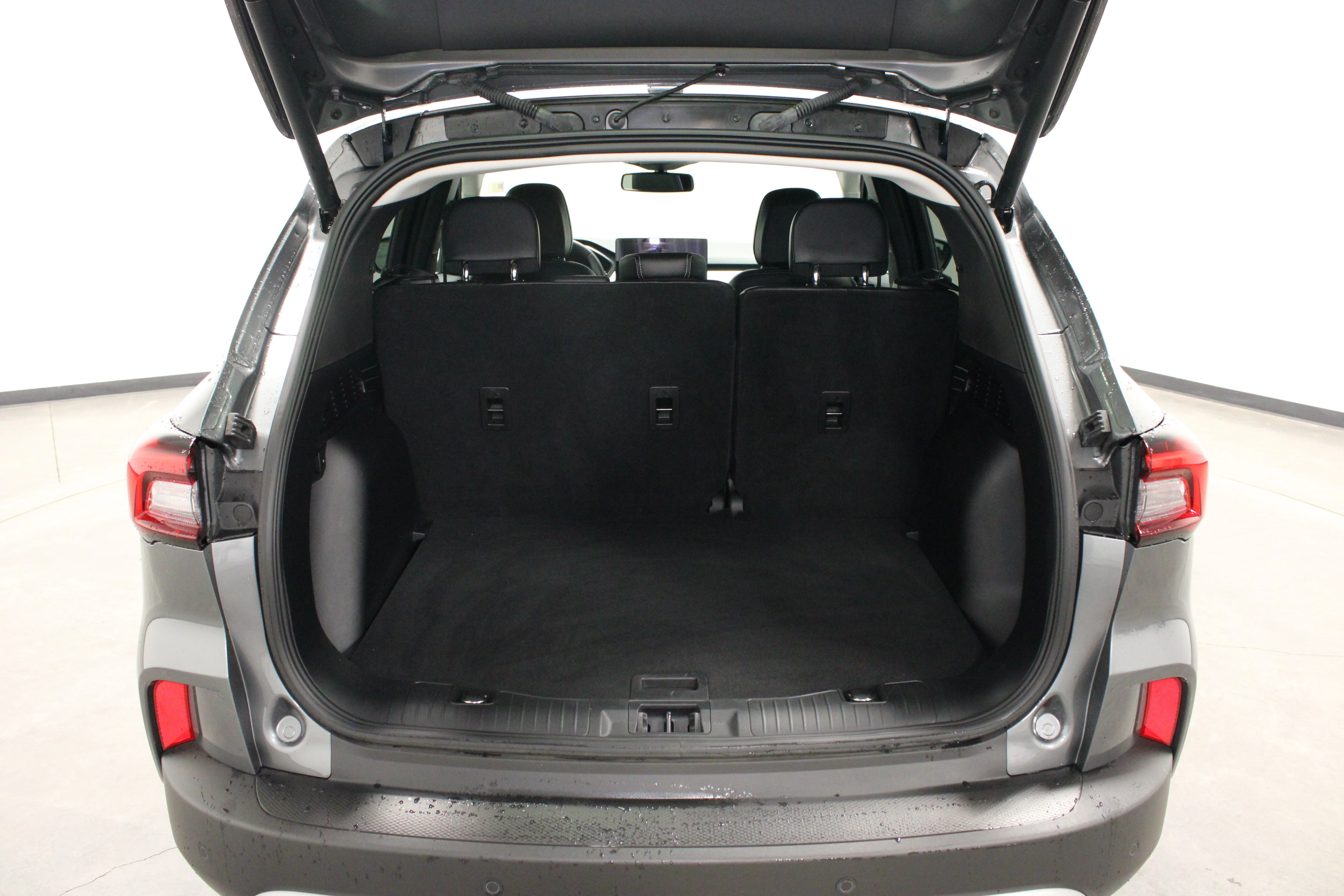 Used 2023 Gray Metallic Ford PHEV image 12