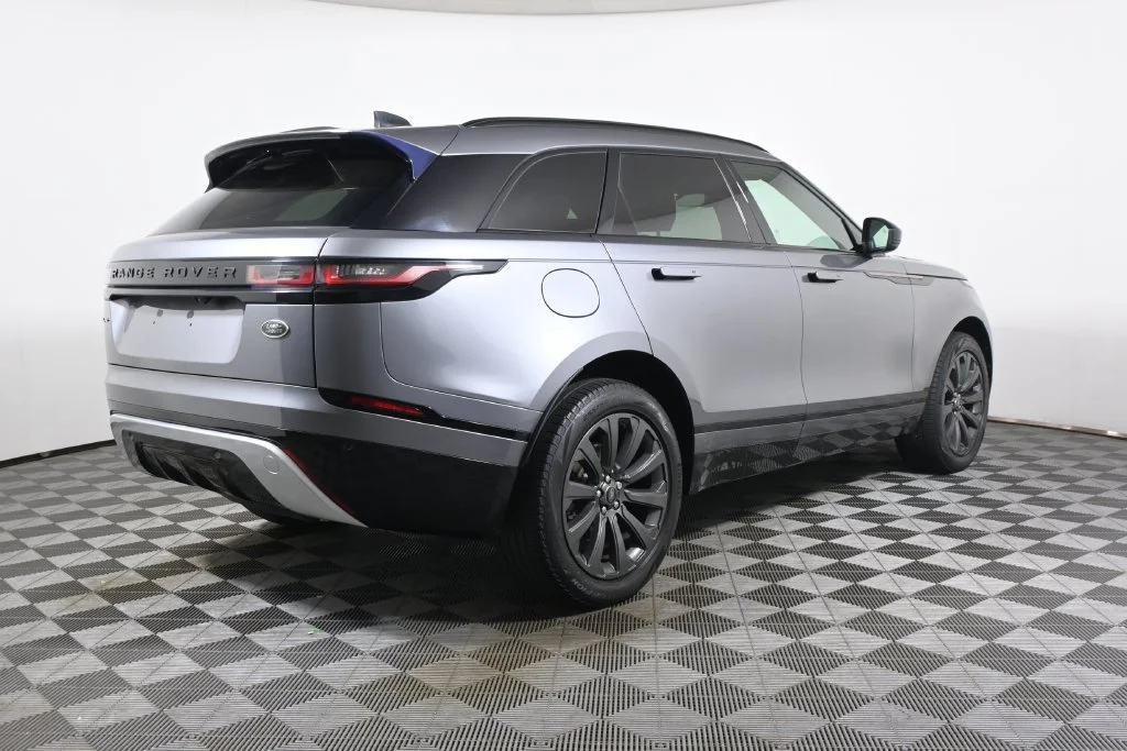 Used 2022 Gray Land Rover P250 R-Dynamic S image 7