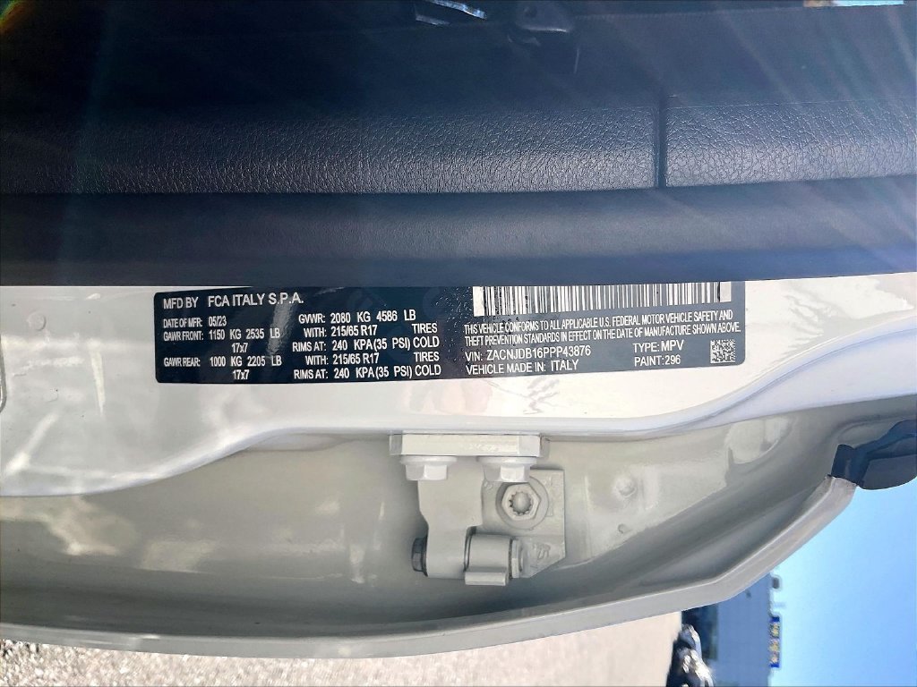 Used 2023 Alpine White Clearcoat Jeep Latitude image 29