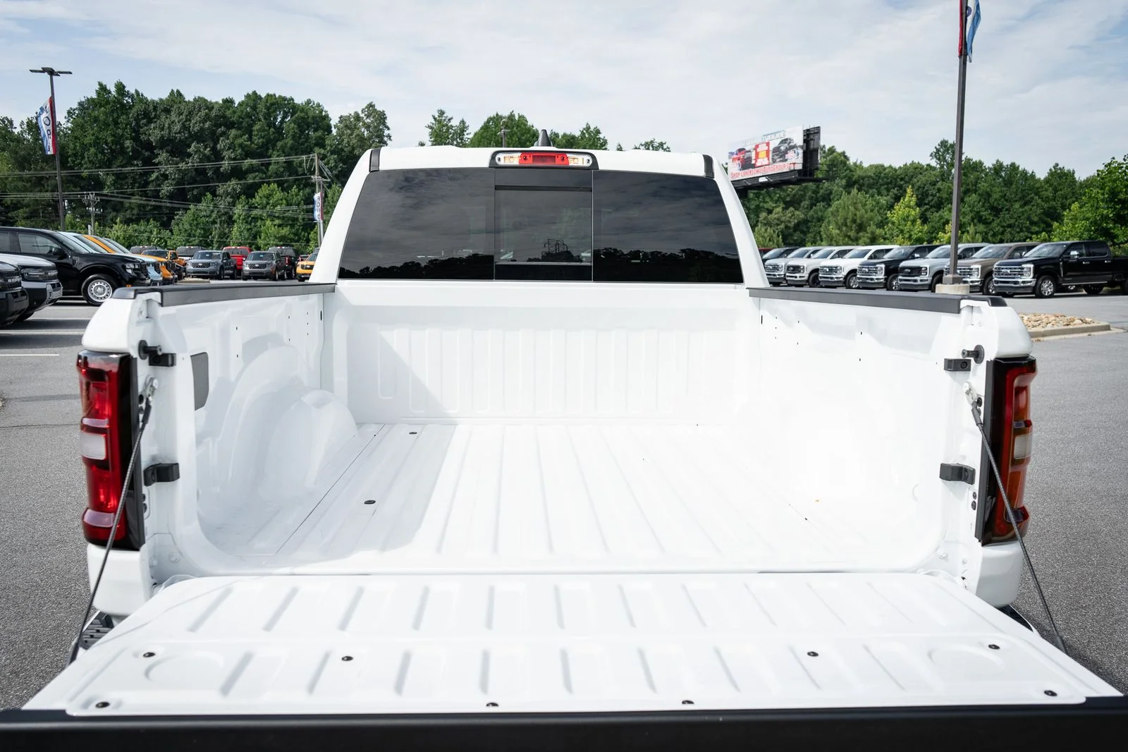 New 2026 Bright White Clear-Coat Exterior Paint RAM Big Horn/Lone Star image 9