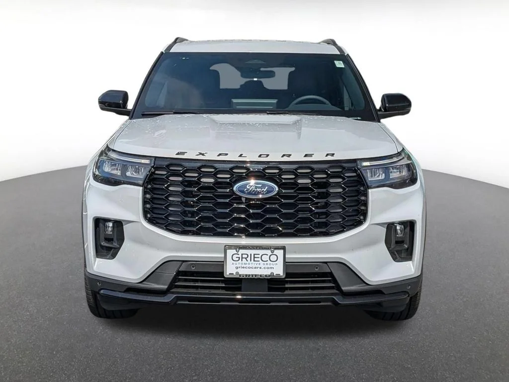New 2026 Space White Metallic Ford ST-Line image 8