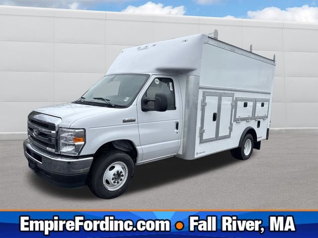 2027 Ford E-Series DRW E-450 Super Duty 158 in WB's photo