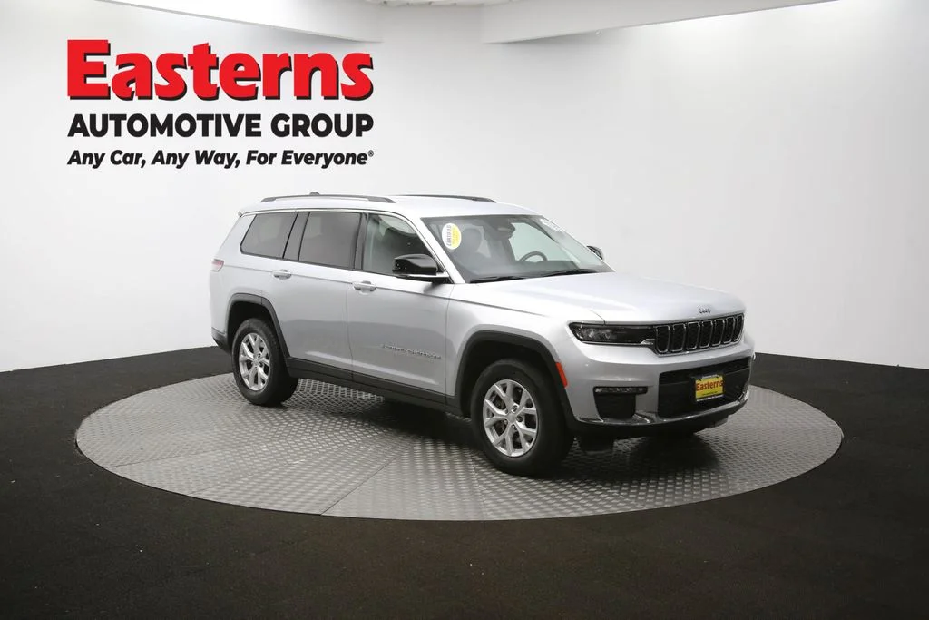 Used 2023 Silver Jeep Limited image 50