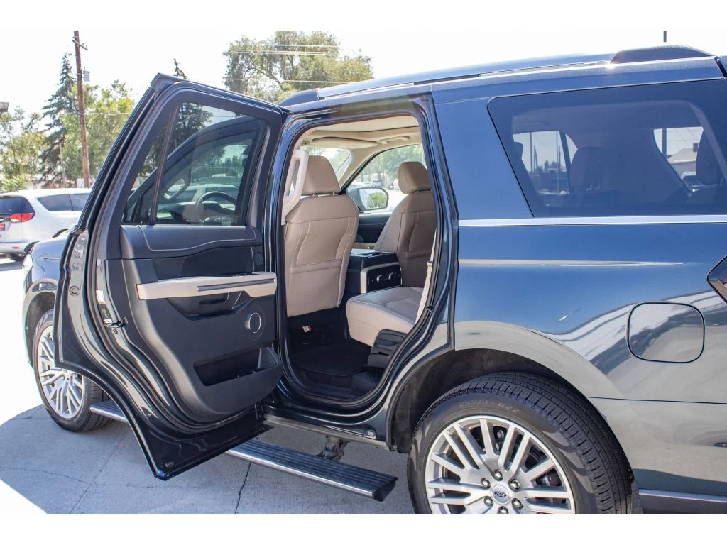 Used 2024 Stone Blue Metallic Ford Limited image 15