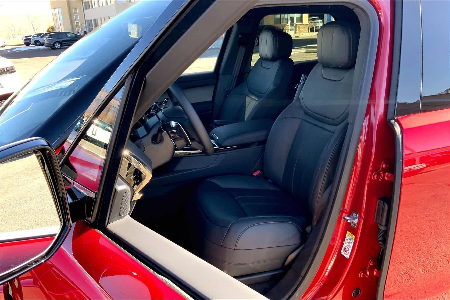 New 2026 Firenze Red Land Rover SE image 9