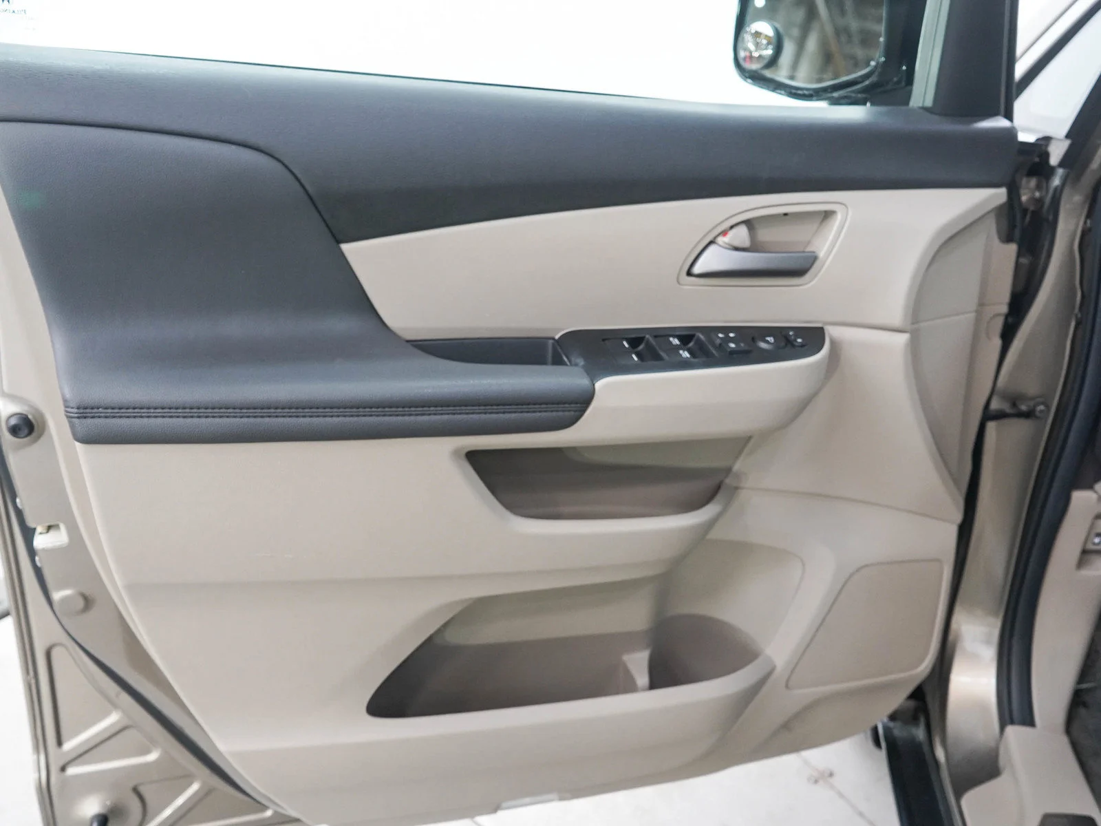 Used 2013  Honda FWD image 21
