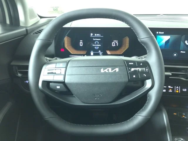New 2026 SNOW WHITE PEARL Kia LX image 13