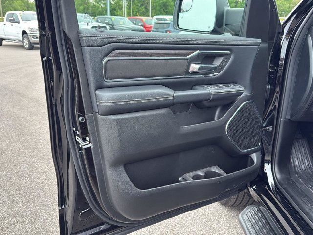 New 2026 Diamond Black Crystal Pearl-Coat Exterior Paint RAM Laramie image 22