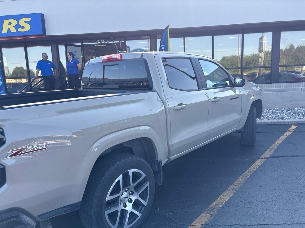 Used 2023 SAND DUNE METALLIC Chevrolet 4WD Z71 image 5