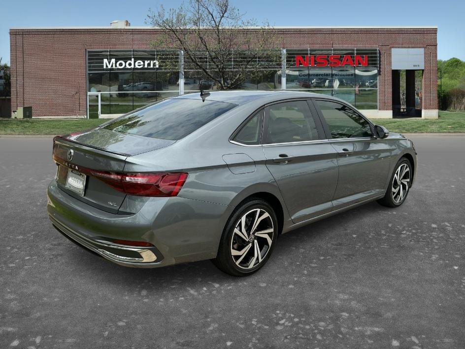 Used 2025 Platinum Gray Metallic Volkswagen SEL image 4