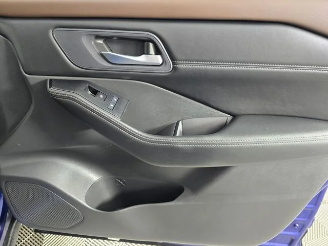 Used 2023 Blue Nissan SV image 5