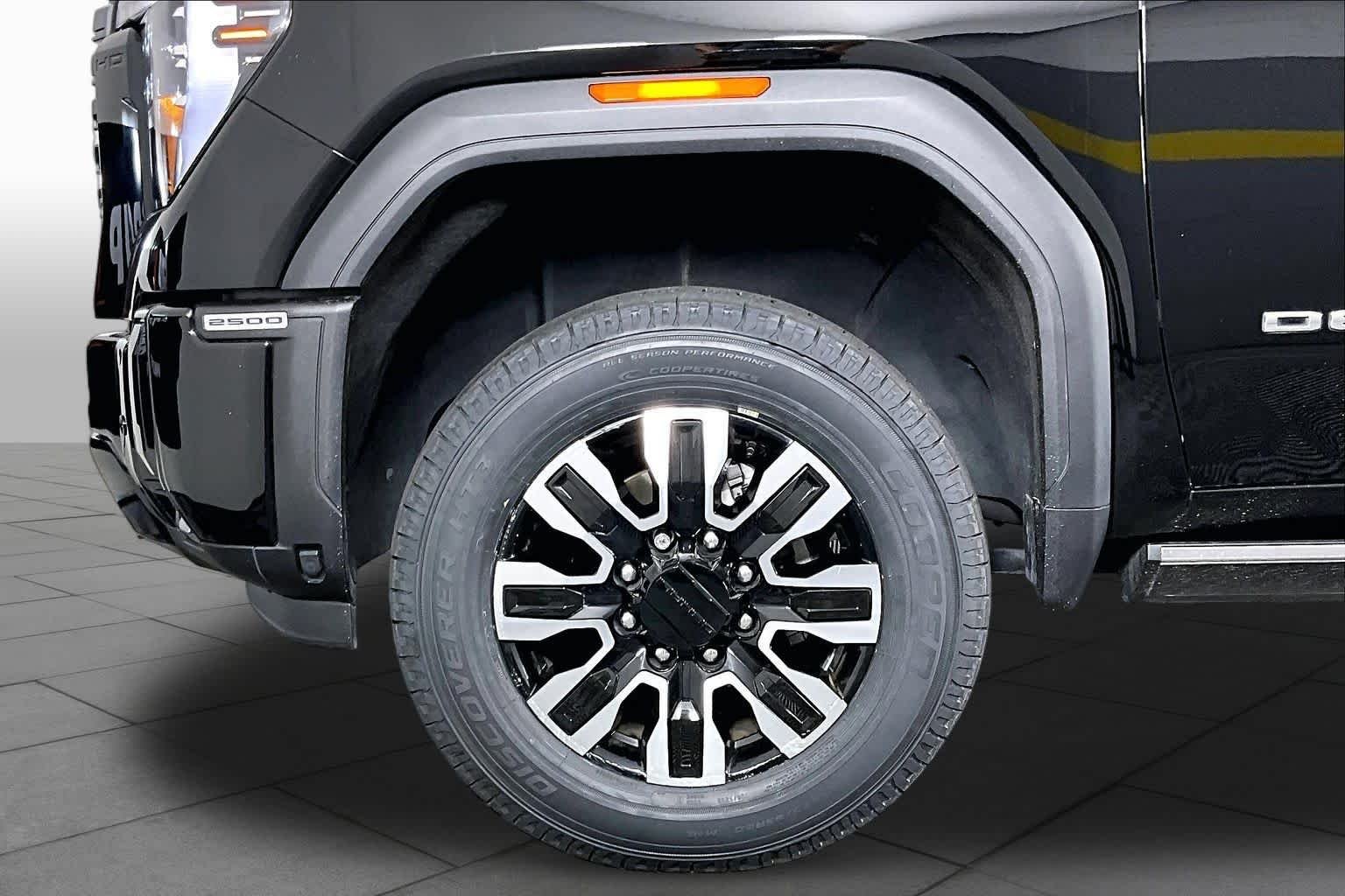 2025 GMC Sierra 2500HD Denali Ultimate - Photo 10