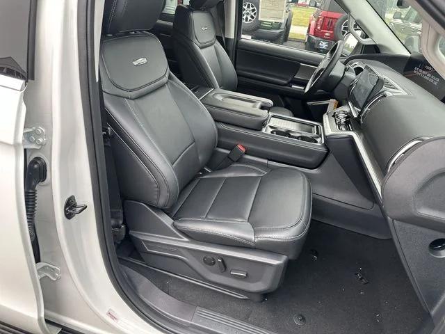 New 2027 Star White Metallic Tri-Coat Ford Platinum image 27